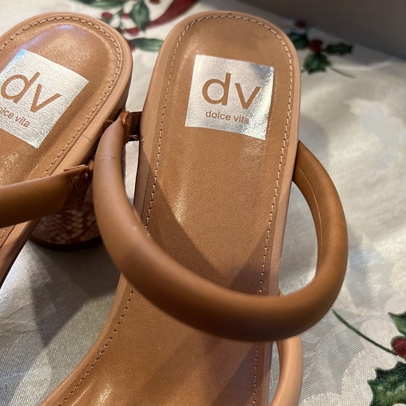 DV BY DOLCE VITA Women’s Mona Faux Python Block Heel Sandals Nude&white … - Picture 12 of 17